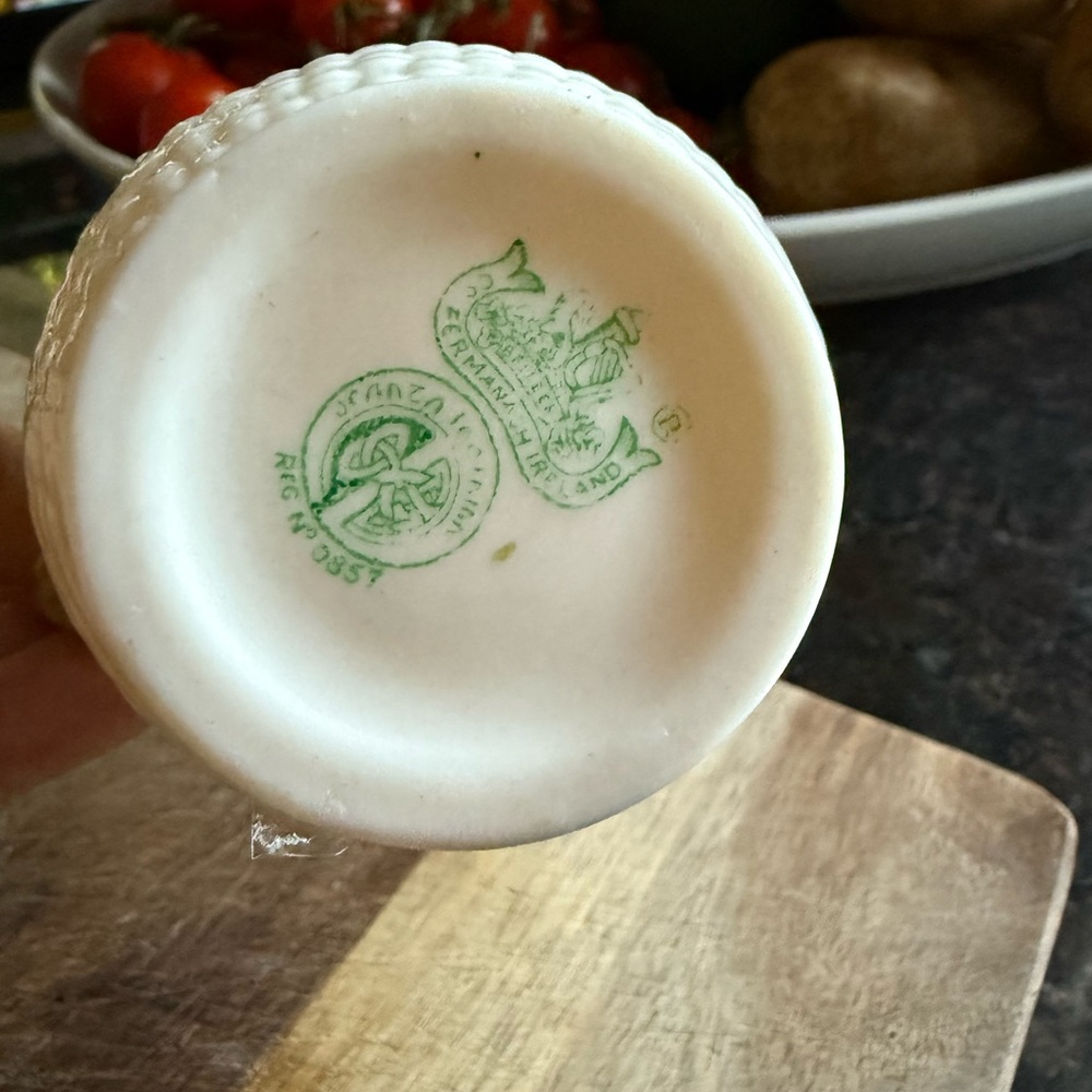 Vintage Irish Belleek Cream and Green Shamrock creamer and bowl - Picture 4 of 6